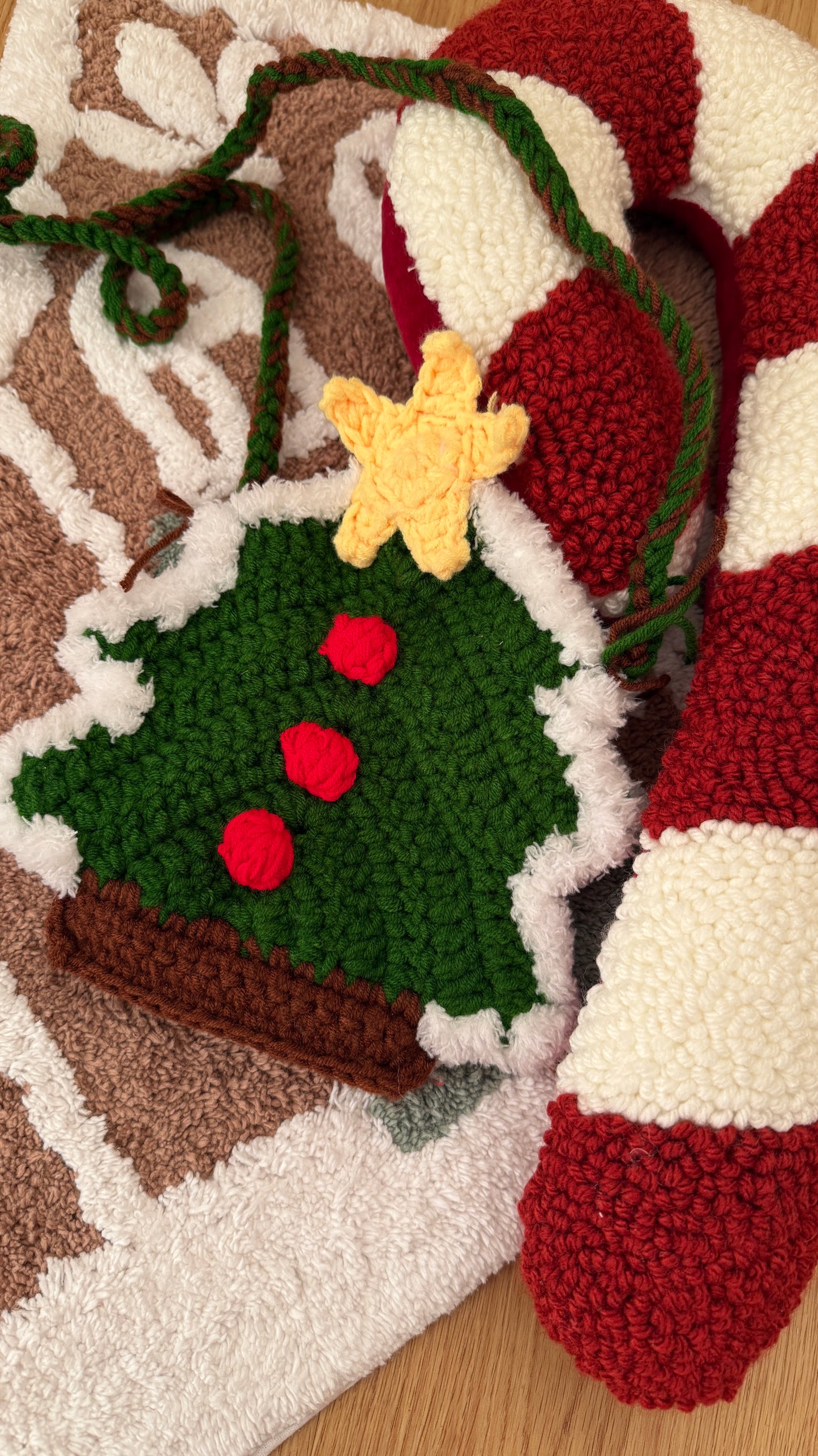 Christmas Tree Crochet Phone Pouch (Green)