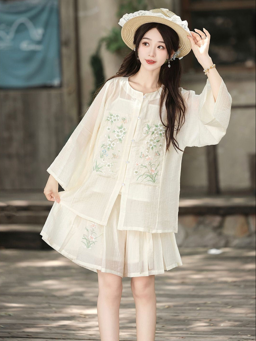 Pear Blossom Round Neck Blouse & Shorts Set (2 Colors)