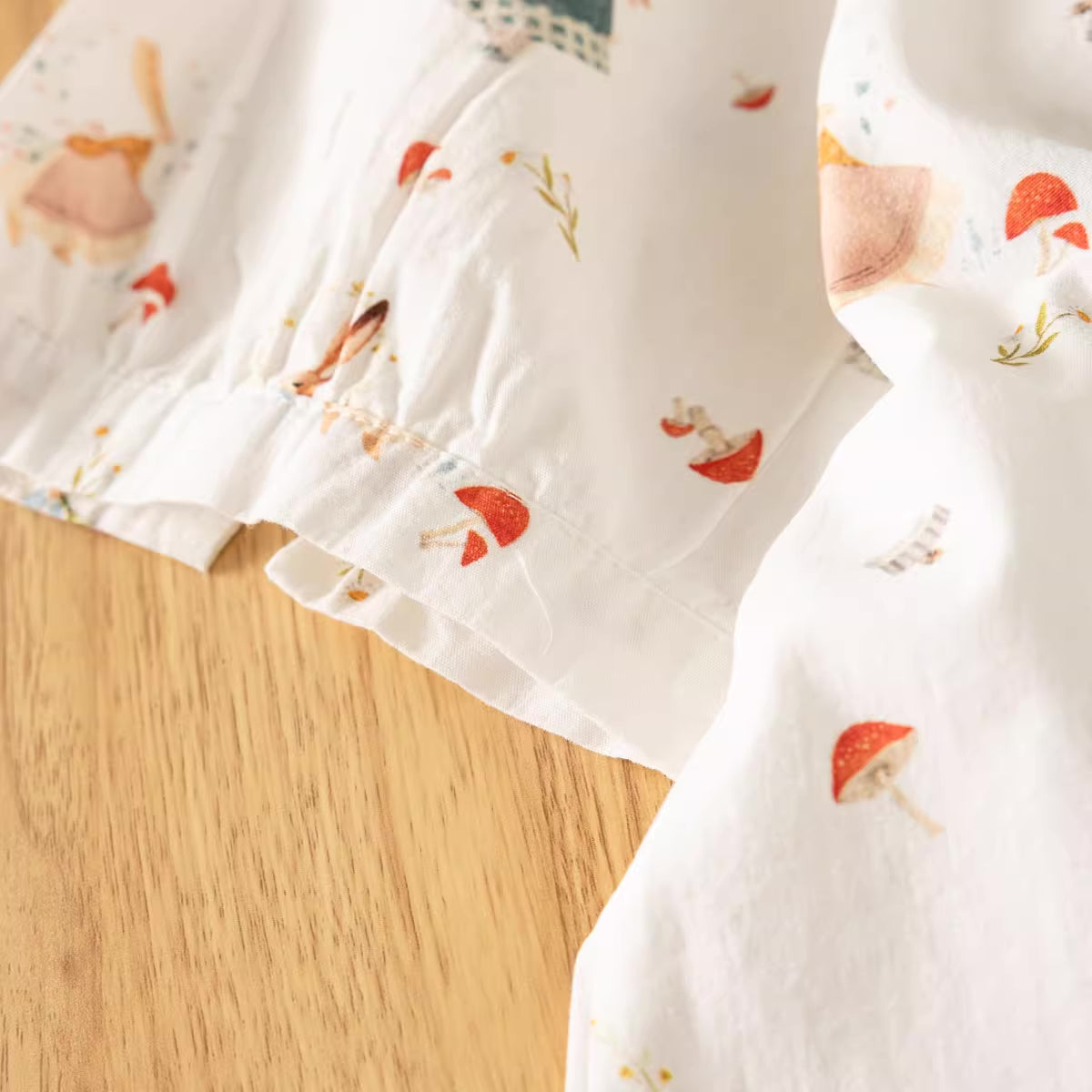 Rabbits Going Out Blouse (White)