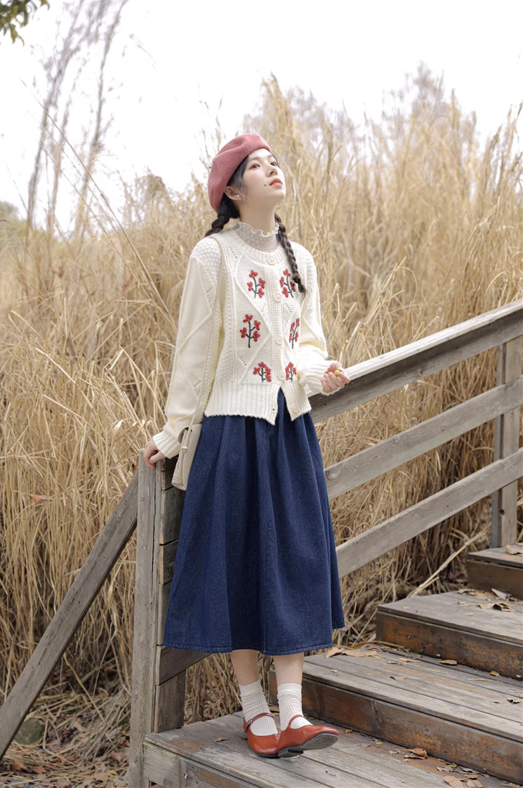 Ditsy Floral Embroidered Round Neck Cardigan (2 Colors)