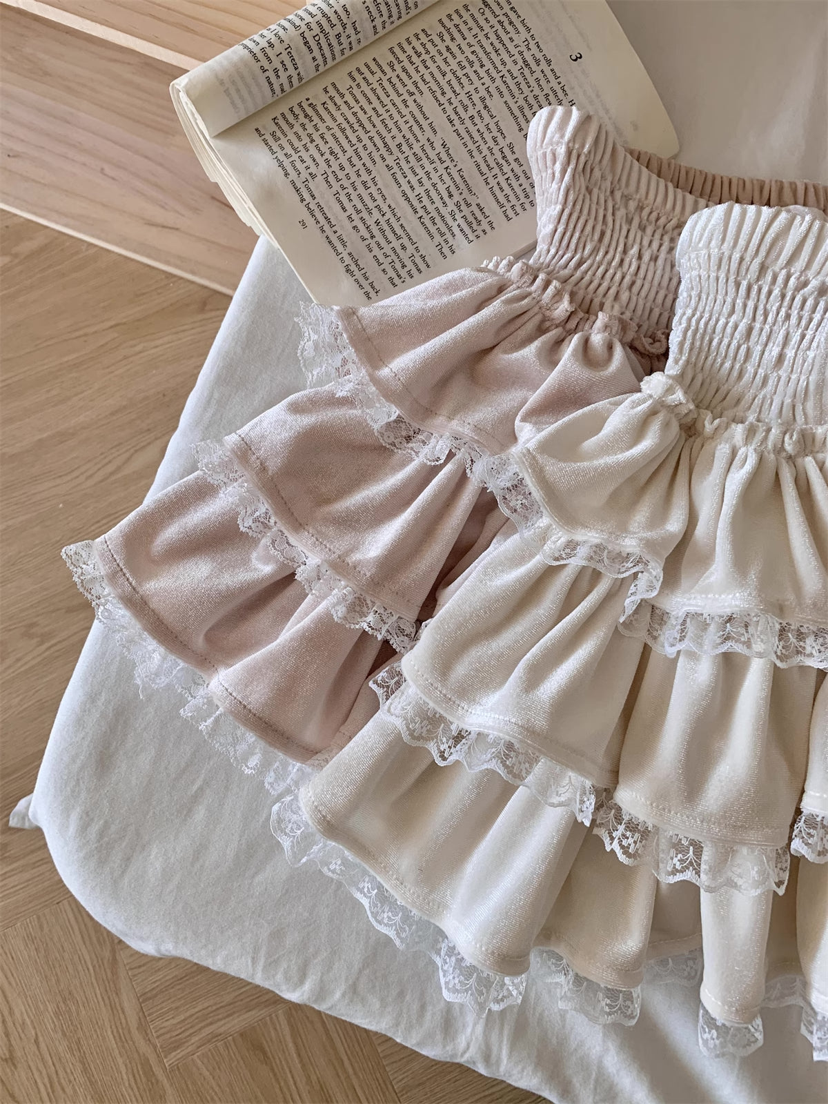 Ballet Lace Knitted Two-Piece Mini Skirt Set (2 Colors)