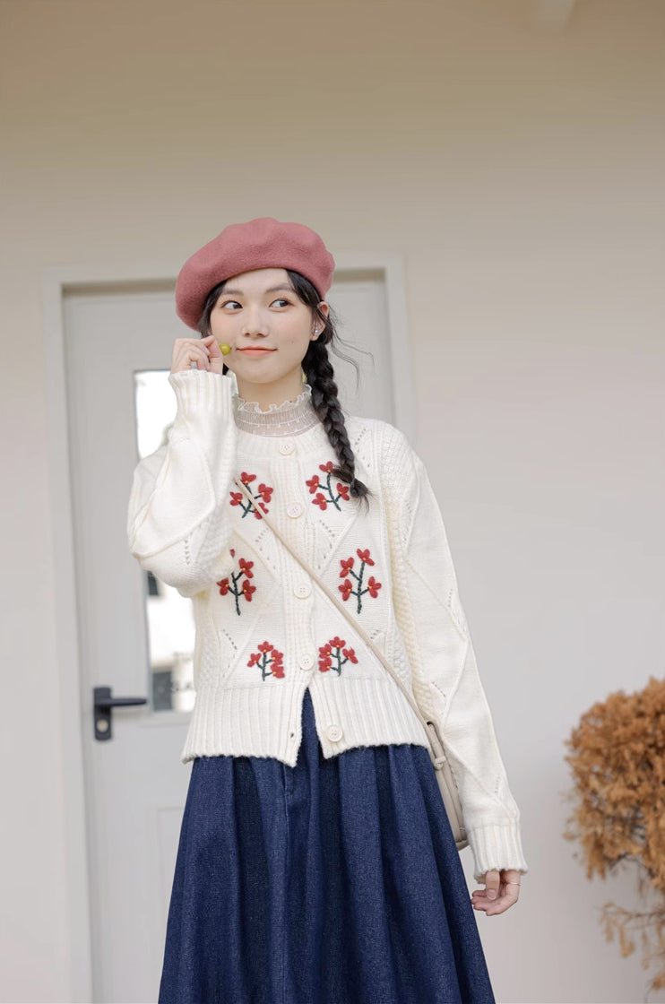 Ditsy Floral Embroidered Round Neck Cardigan (2 Colors)