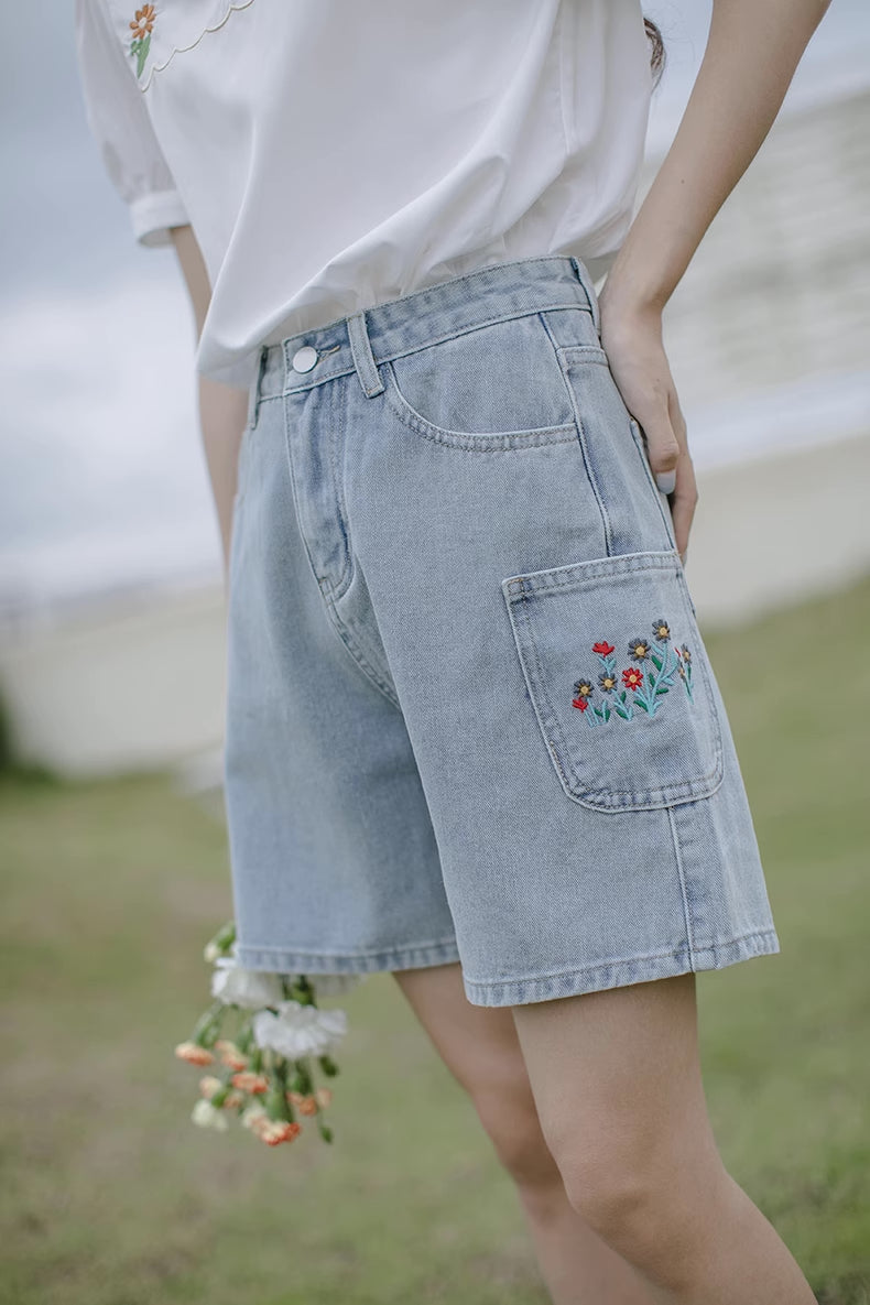 Flower Pocket Embroidered Shorts (Light Denim)