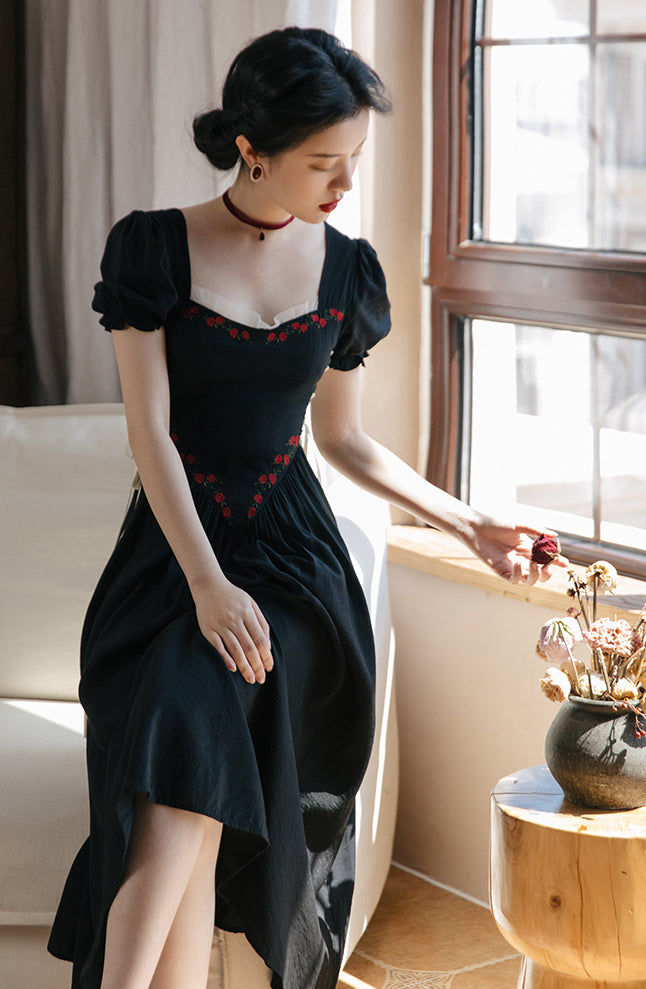 Onyx Rose Lace Up Dress (Black)