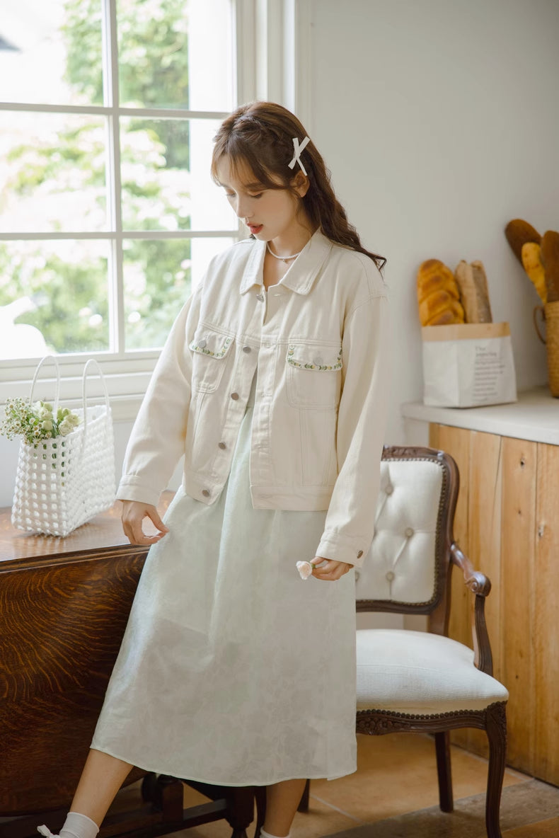 Flower Chain Embroidered Jacket (White)