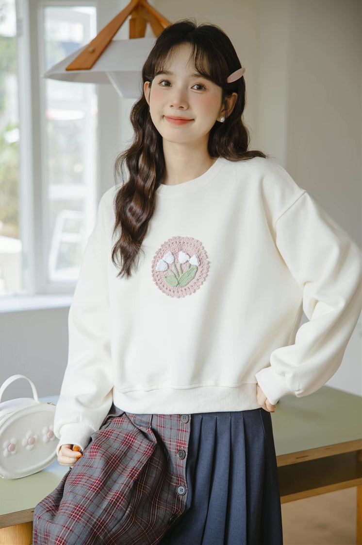 Crochet Tulip Sweatshirt (White)