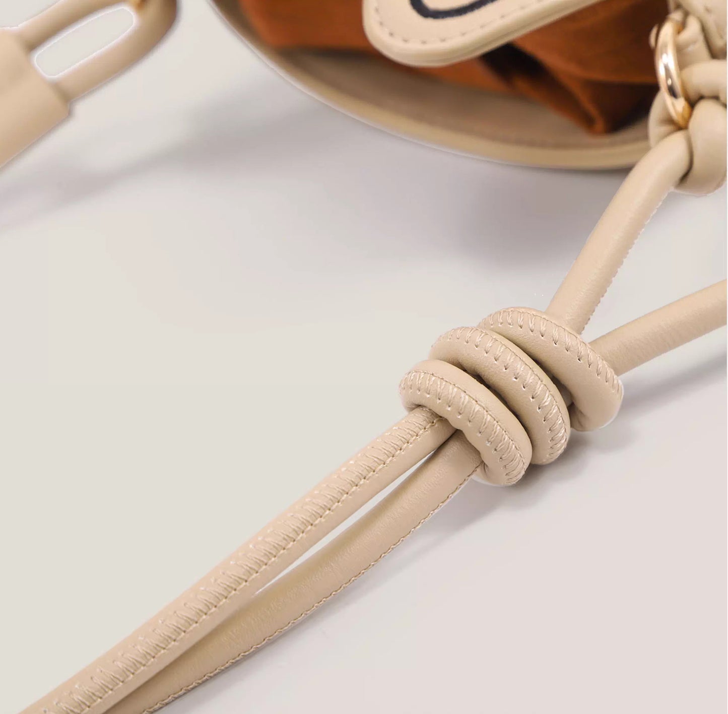 Cat Bucket Bag (Beige)