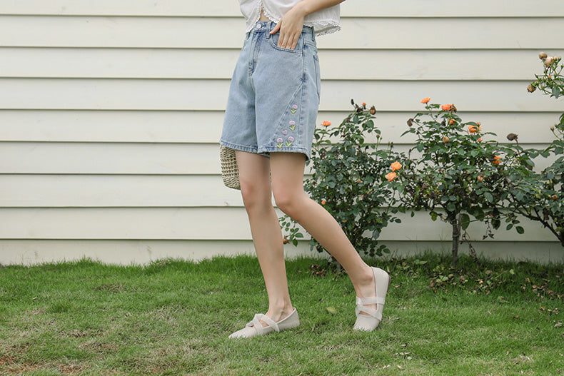 Tulip Tips Embroidered Shorts (Light Denim)