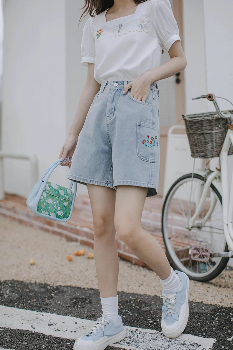 Flower Pocket Embroidered Shorts (Light Denim)