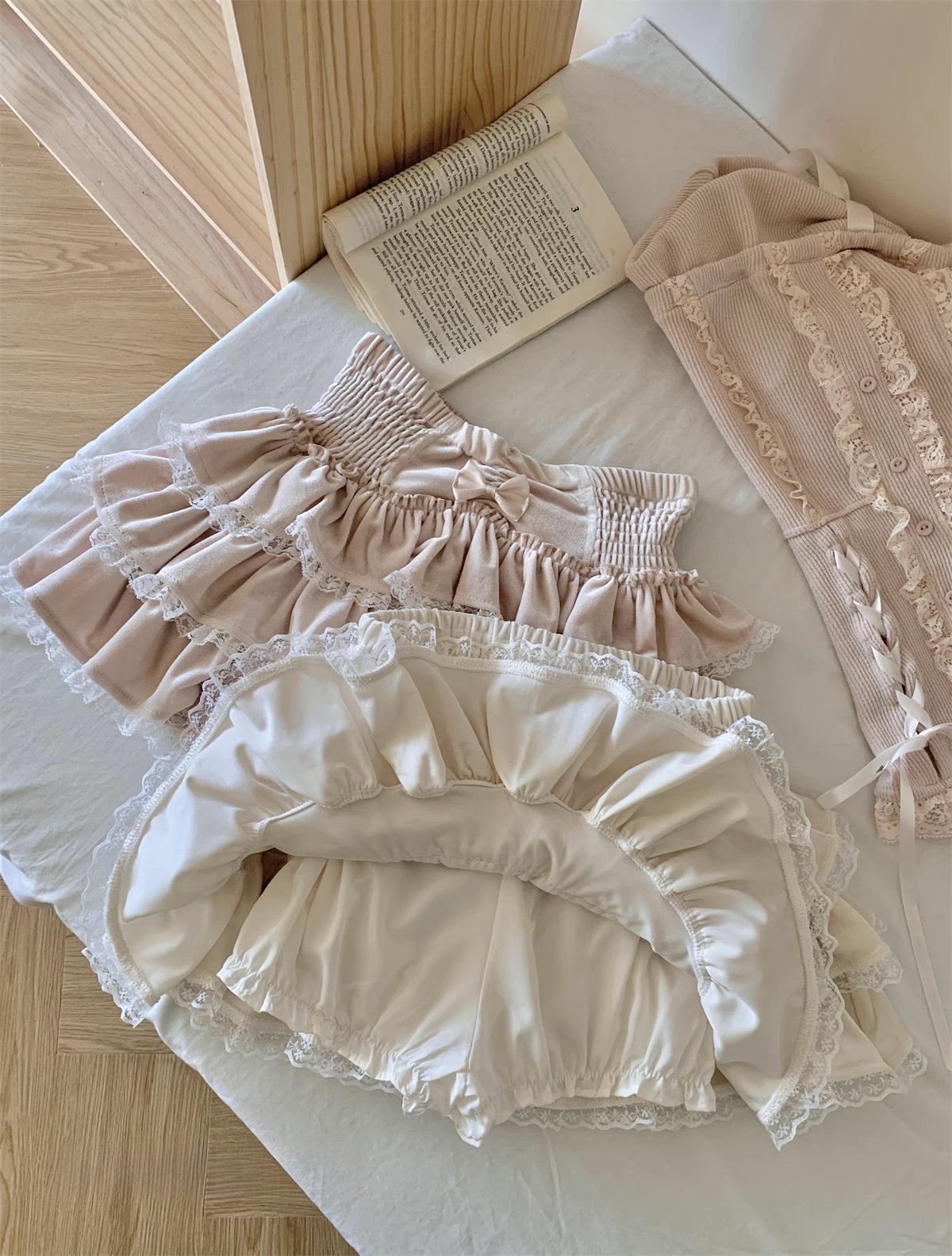 Ballet Lace Knitted Two-Piece Mini Skirt Set (2 Colors)