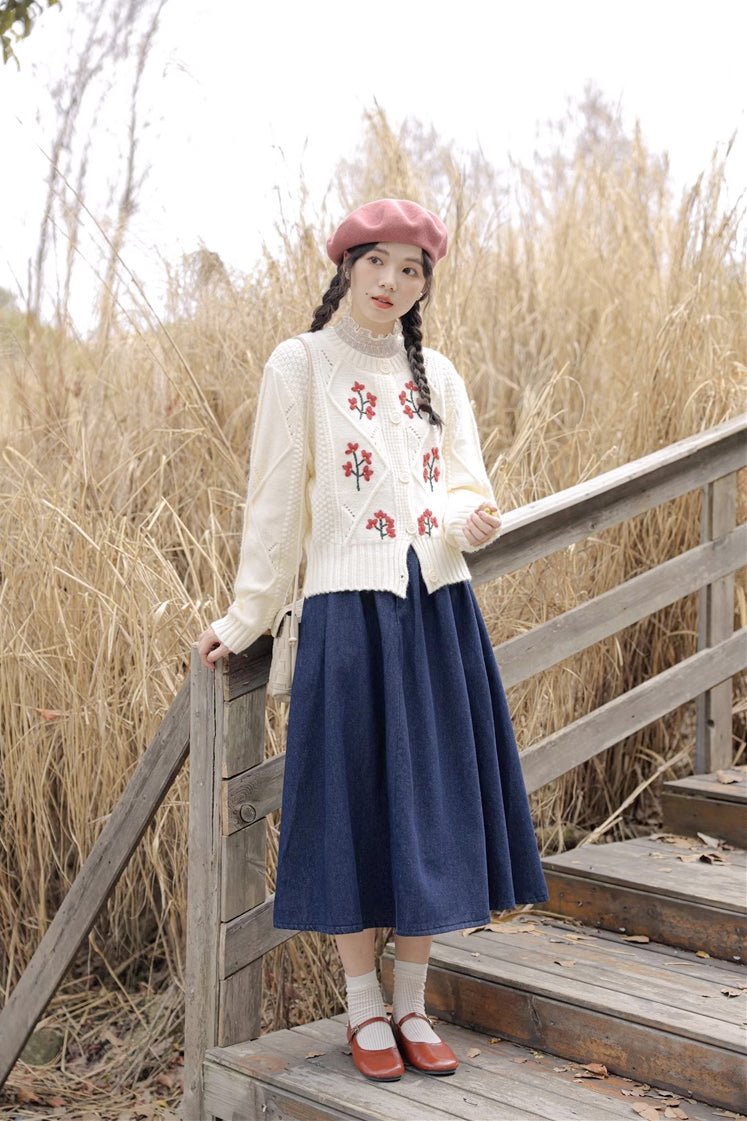 Ditsy Floral Embroidered Round Neck Cardigan (2 Colors)