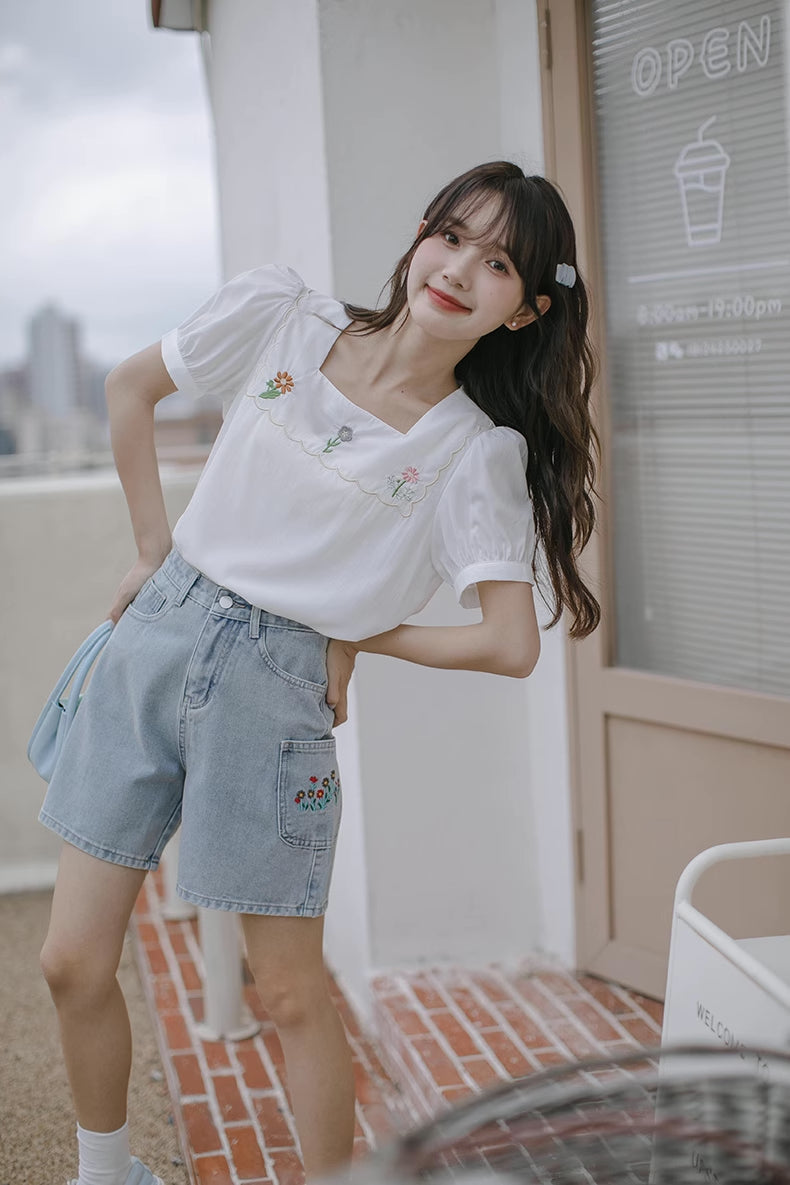 Flower Pocket Embroidered Shorts (Light Denim)