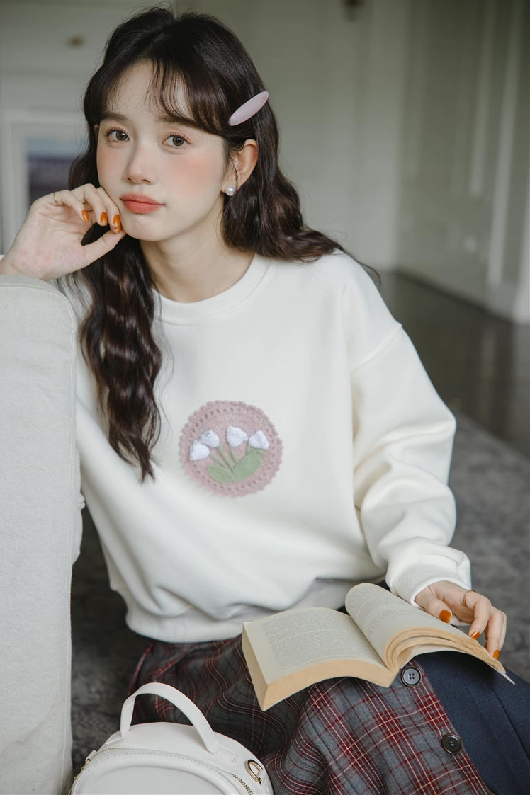 Crochet Tulip Sweatshirt (White)