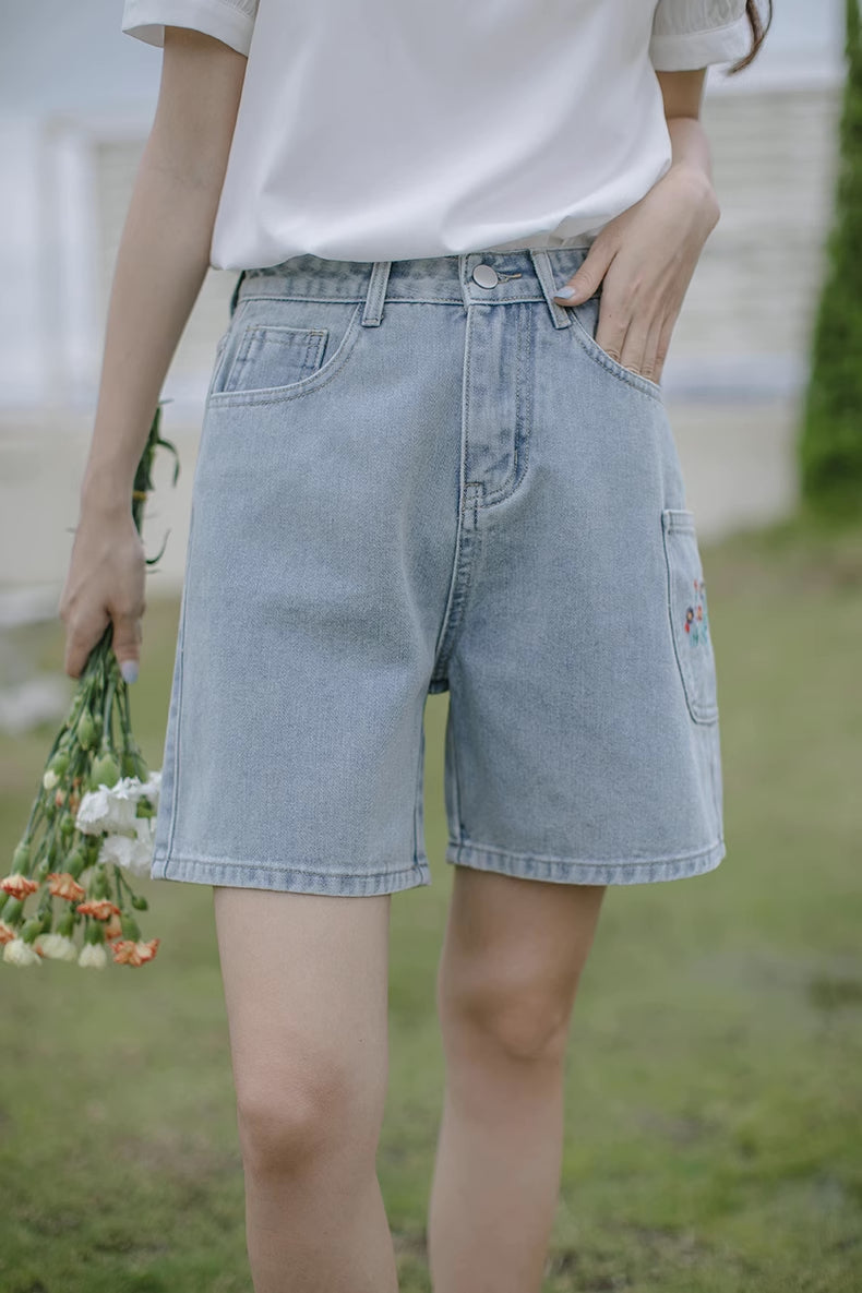 Flower Pocket Embroidered Shorts (Light Denim)