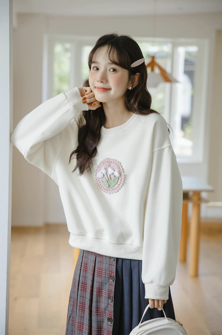 Crochet Tulip Sweatshirt (White)