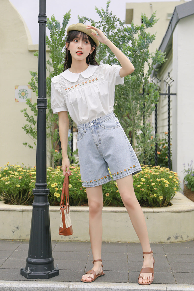 Daisy Chain Embroidered Shorts (Light Denim)