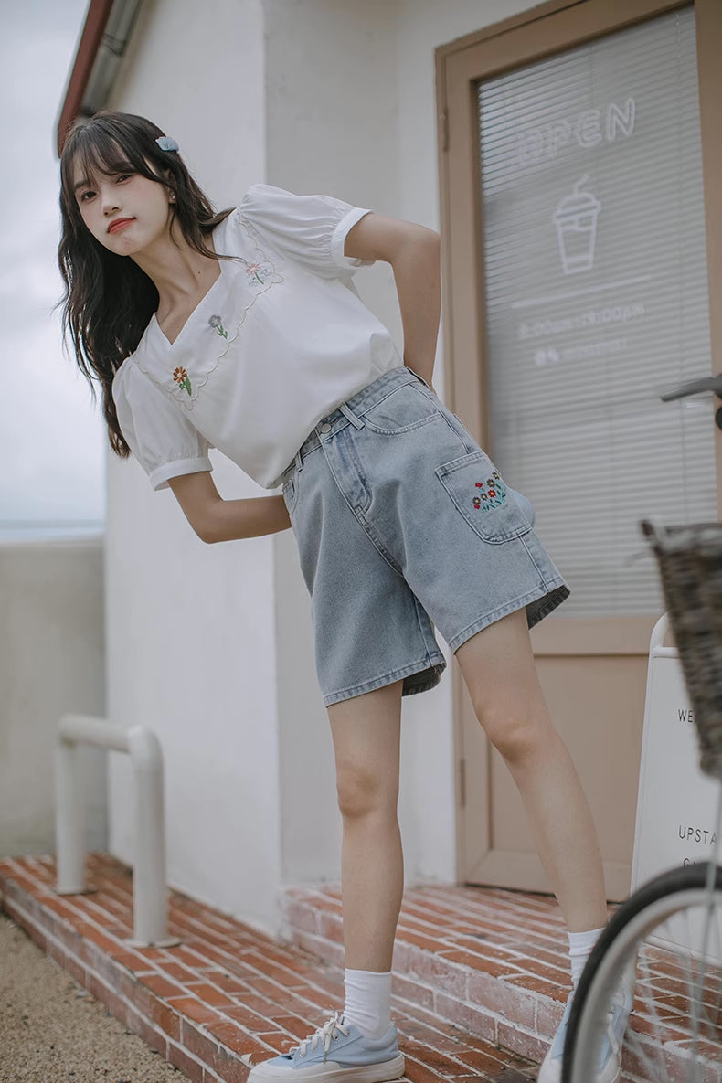 Flower Pocket Embroidered Shorts (Light Denim)