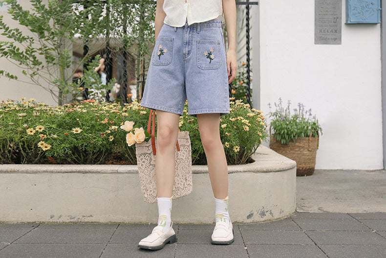 Posy Pockets Embroidered Shorts (Light Denim)