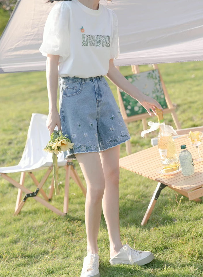 Dancing Flowers Embroidered Shorts (Light Denim)