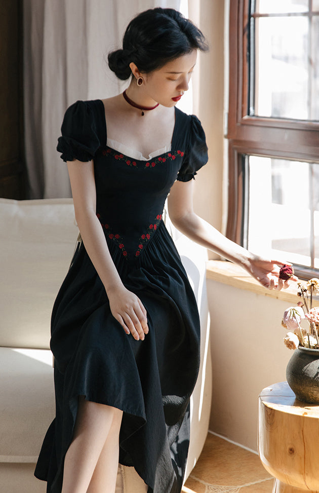 Onyx Rose Lace Up Dress (Black)