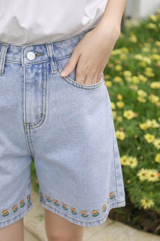 Daisy Chain Embroidered Shorts (Light Denim)