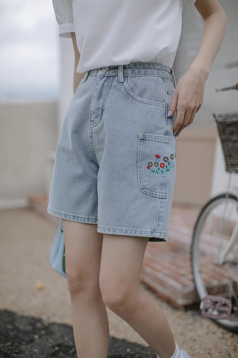 Flower Pocket Embroidered Shorts (Light Denim)