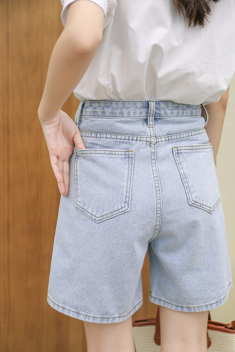 Daisy Chain Embroidered Shorts (Light Denim)