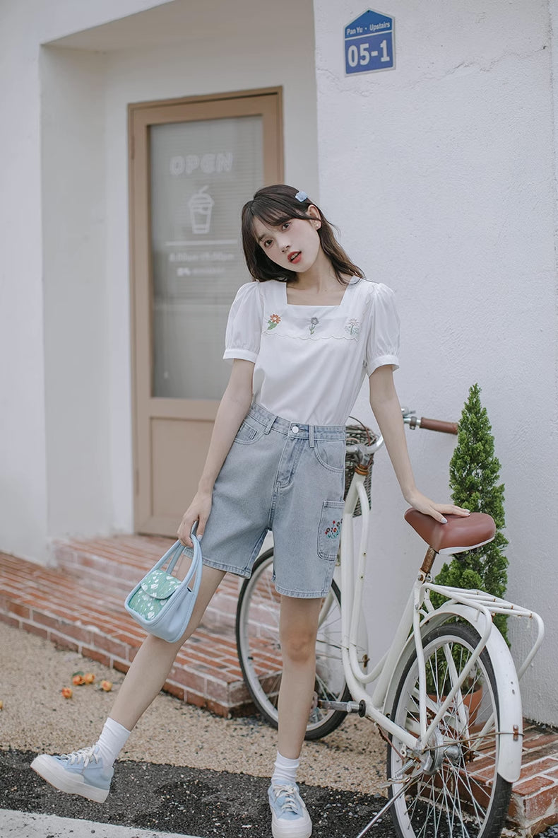 Flower Pocket Embroidered Shorts (Light Denim)