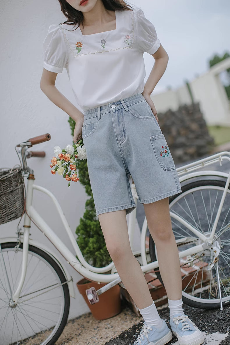 Flower Pocket Embroidered Shorts (Light Denim)