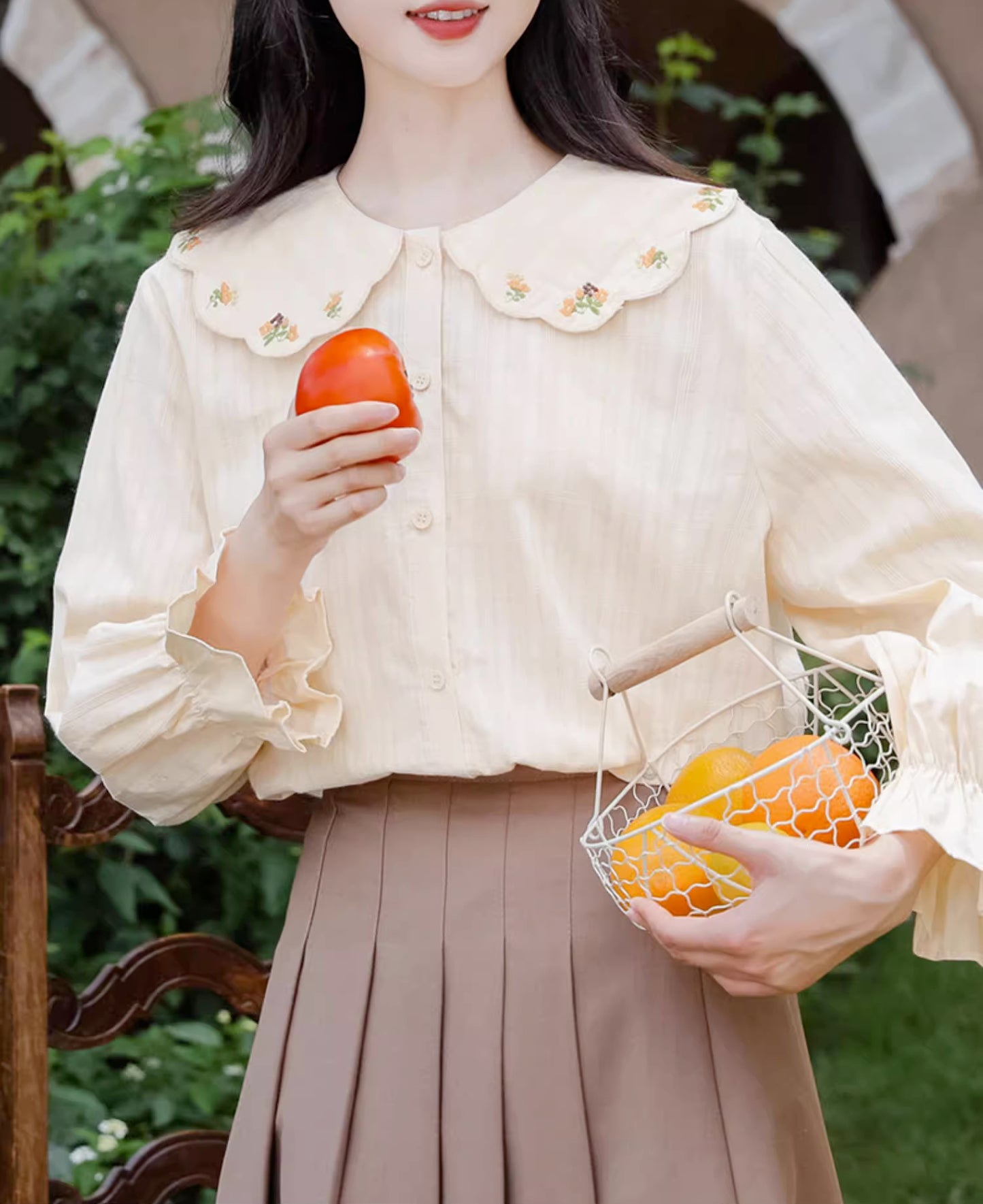 Floral Blooms Scallop Collar Blouse (Cream)