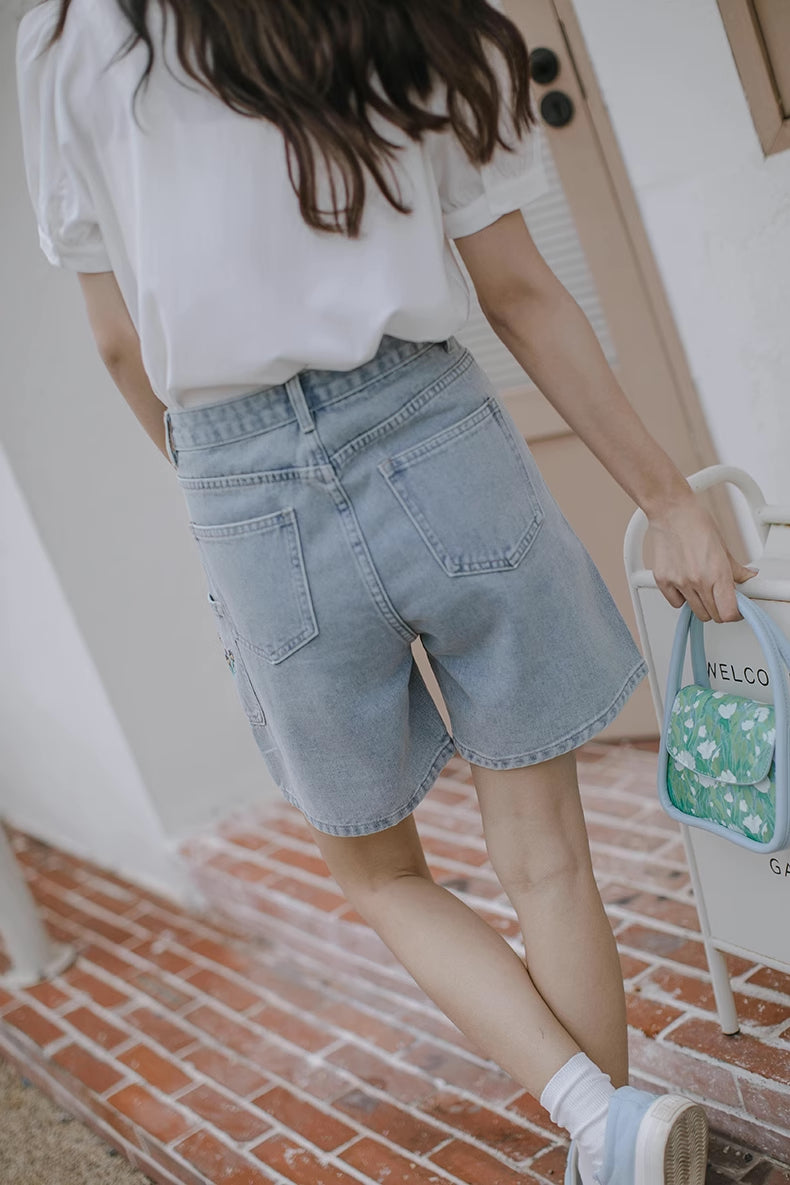 Flower Pocket Embroidered Shorts (Light Denim)