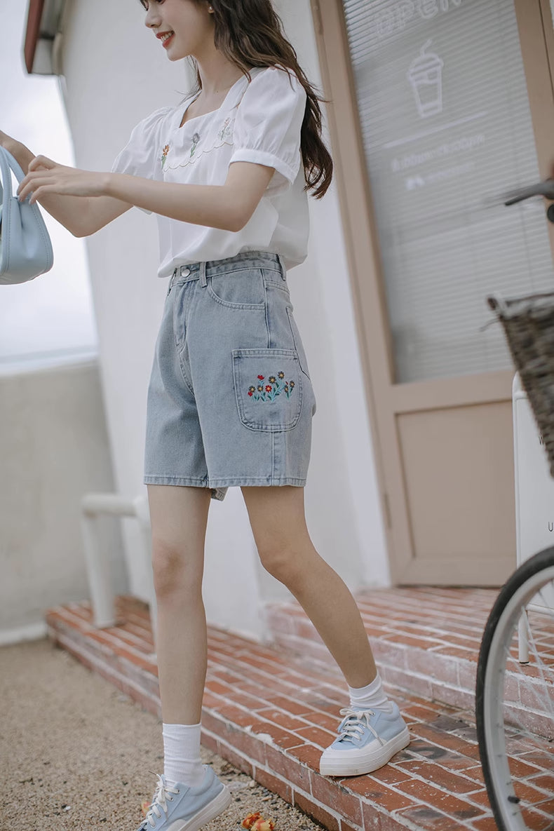Flower Pocket Embroidered Shorts (Light Denim)
