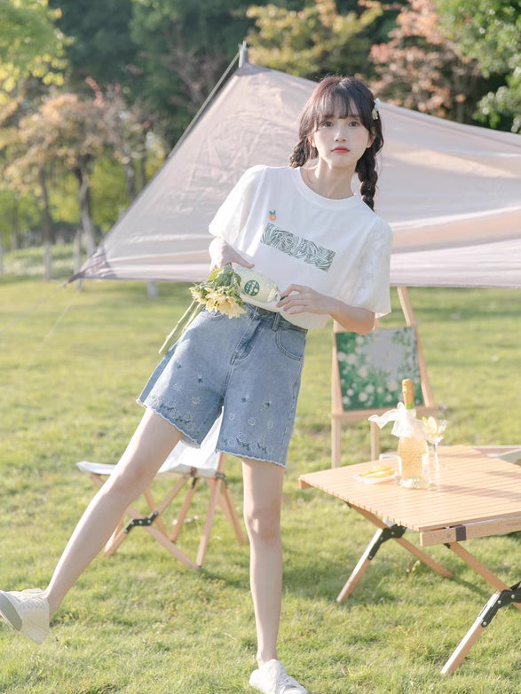 Dancing Flowers Embroidered Shorts (Light Denim)