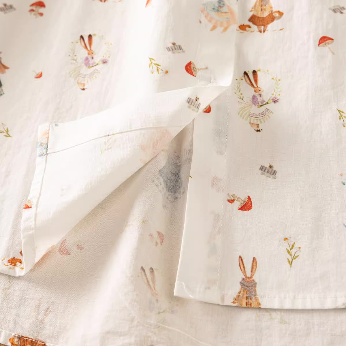 Rabbits Going Out Blouse (White)