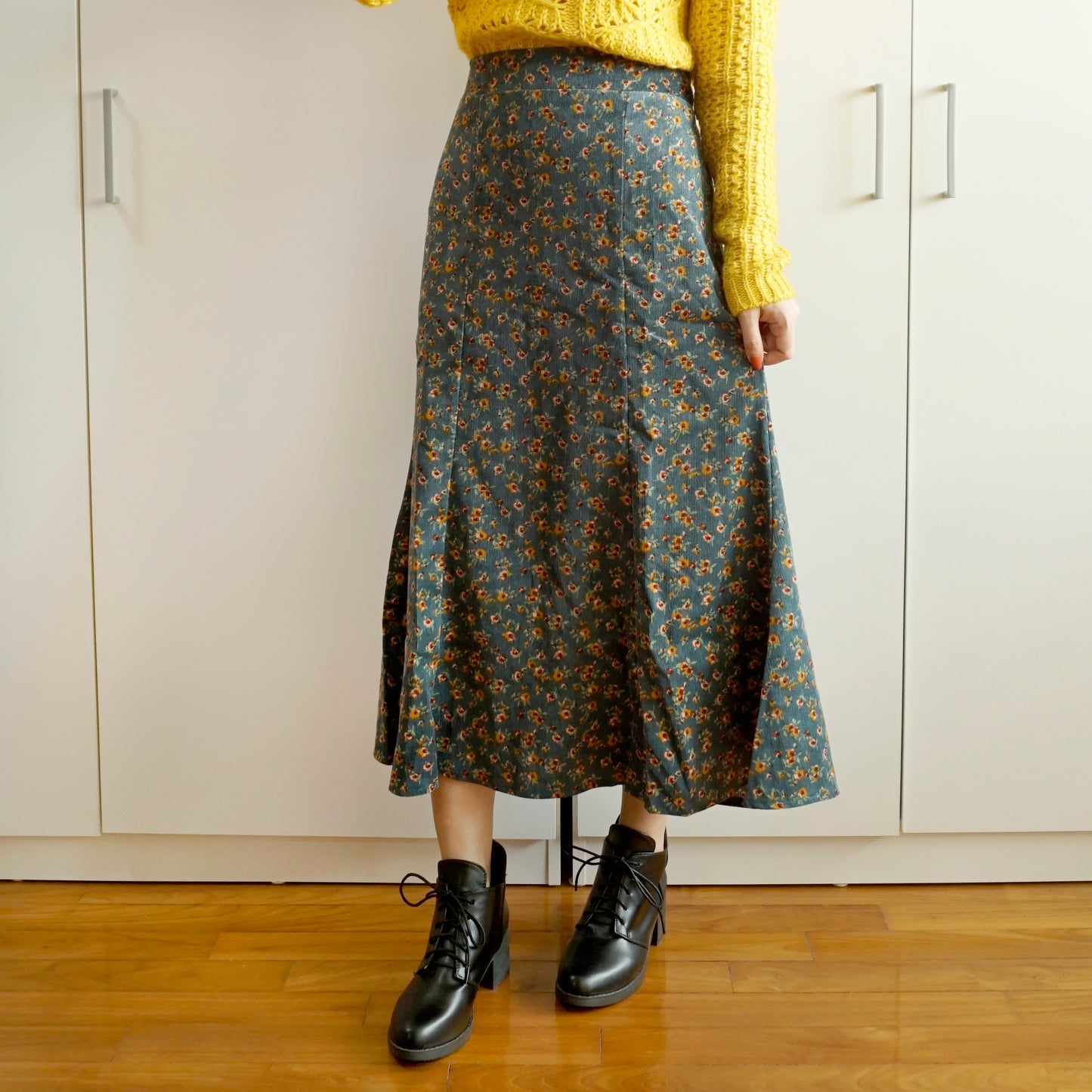 Corduroy Ditsy Floral Midi Skirt (3 Colors)