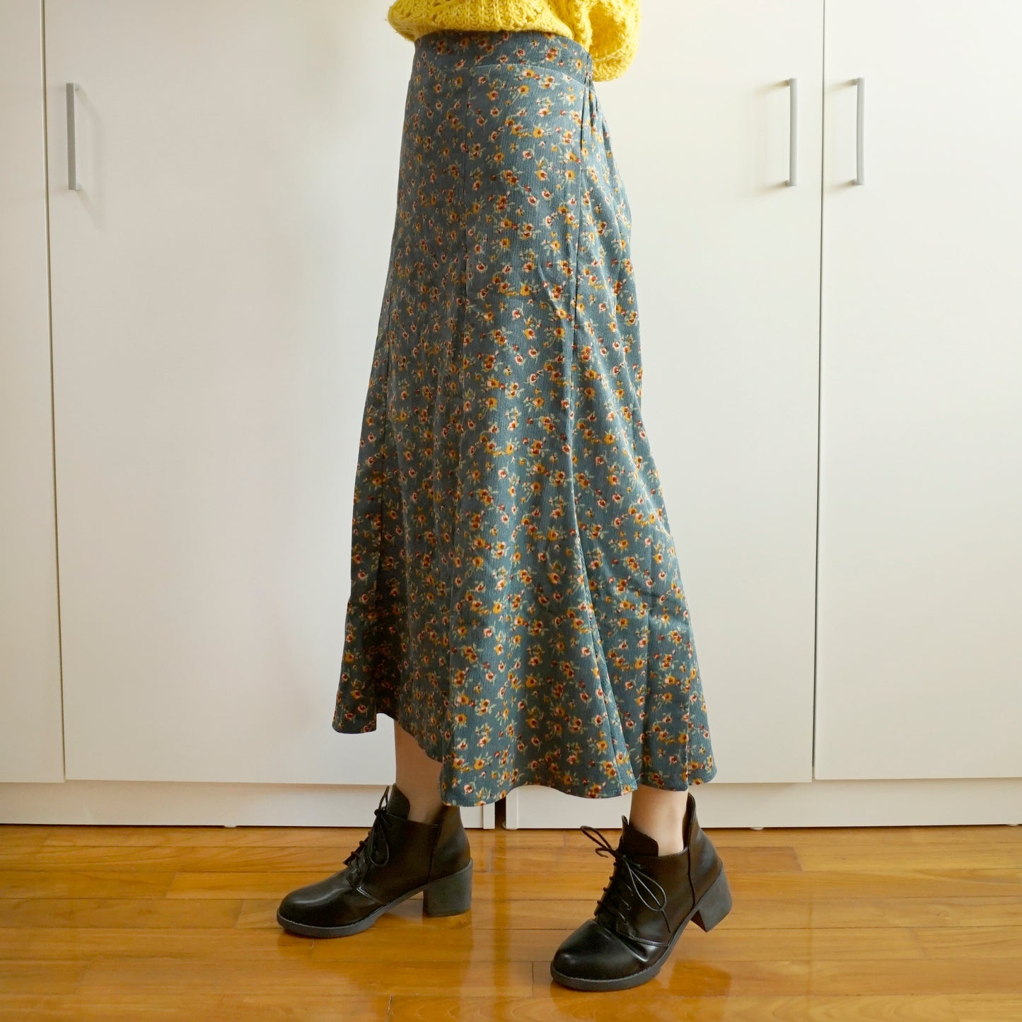 Corduroy Ditsy Floral Midi Skirt (3 Colors)