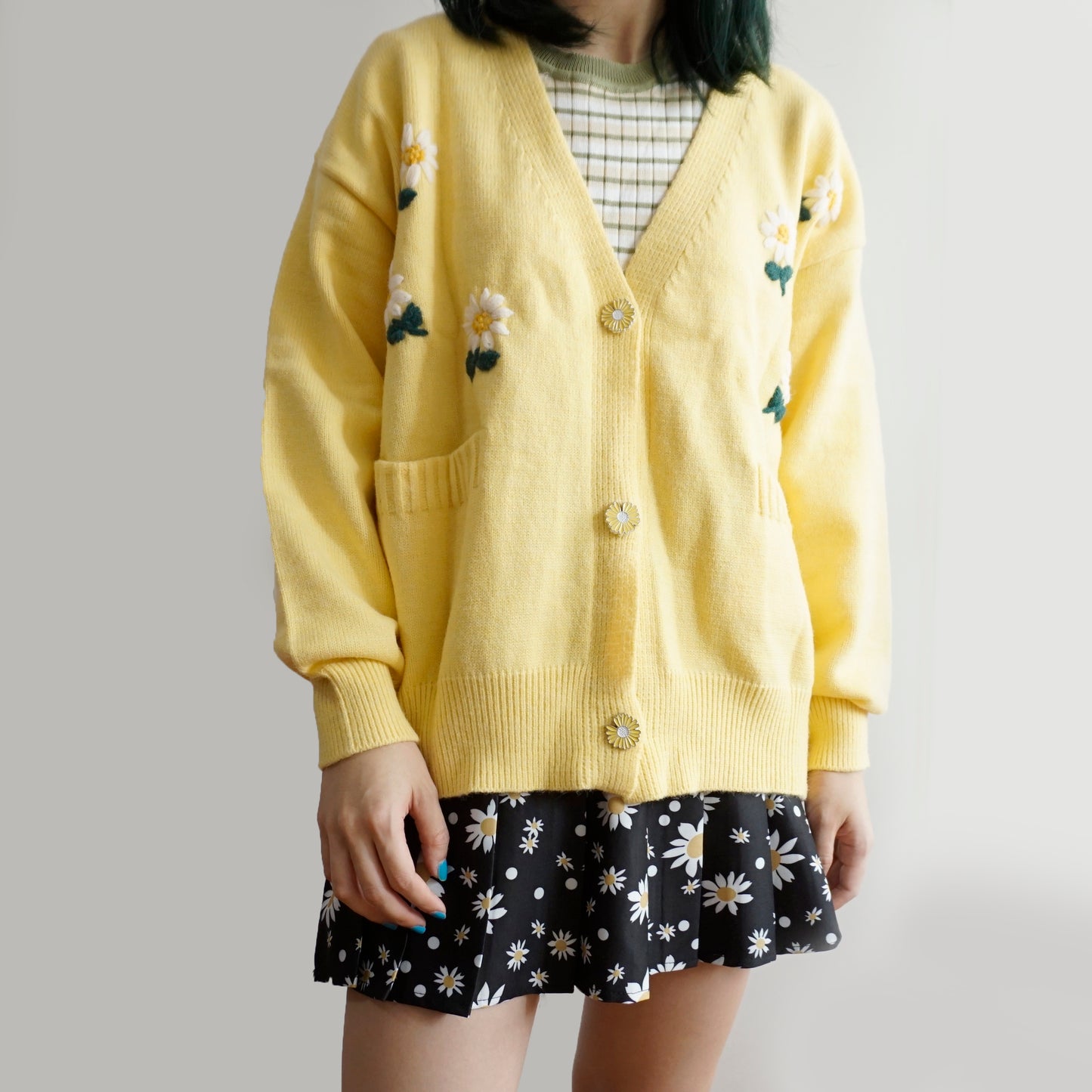 Embroidered Daisy Cardigan (3 Colors)