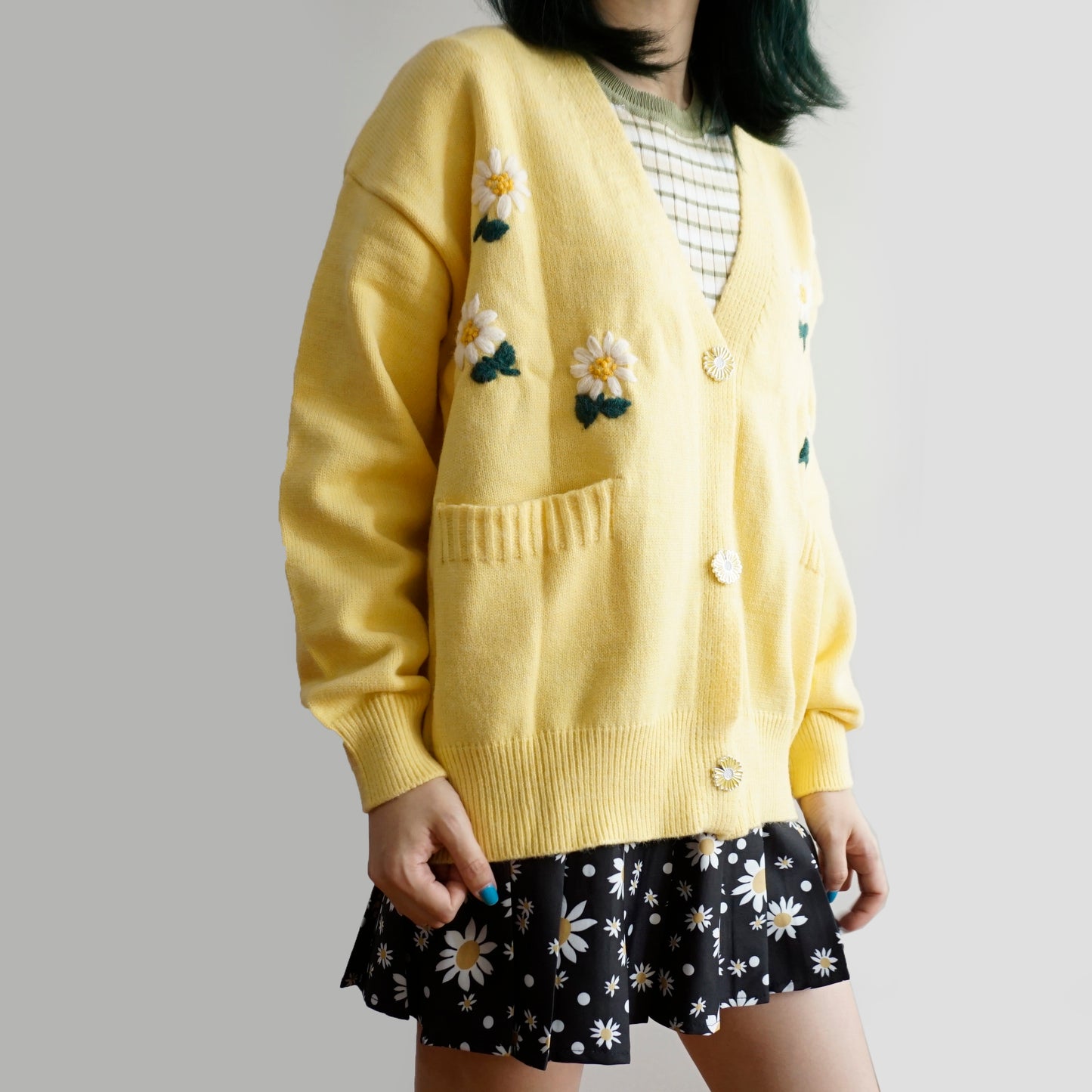 Embroidered Daisy Cardigan (3 Colors)