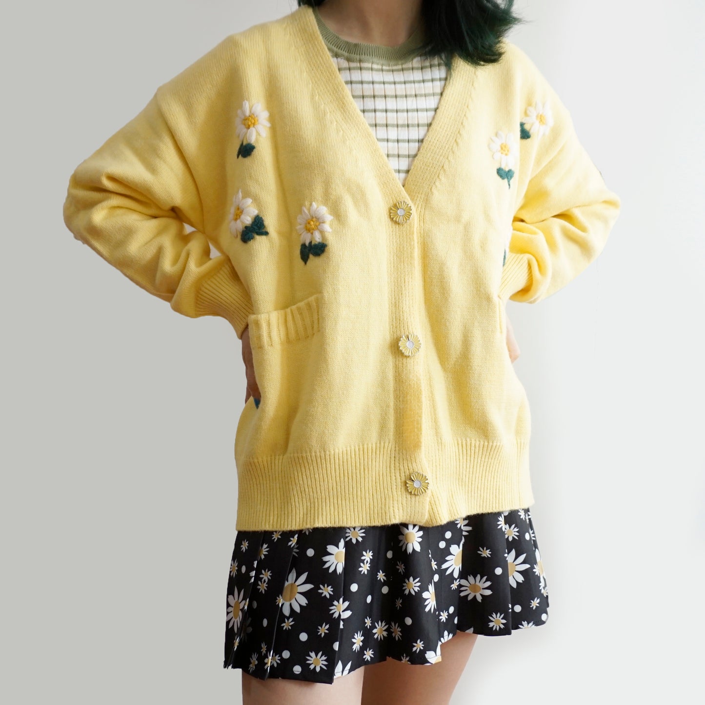 Embroidered Daisy Cardigan (3 Colors)