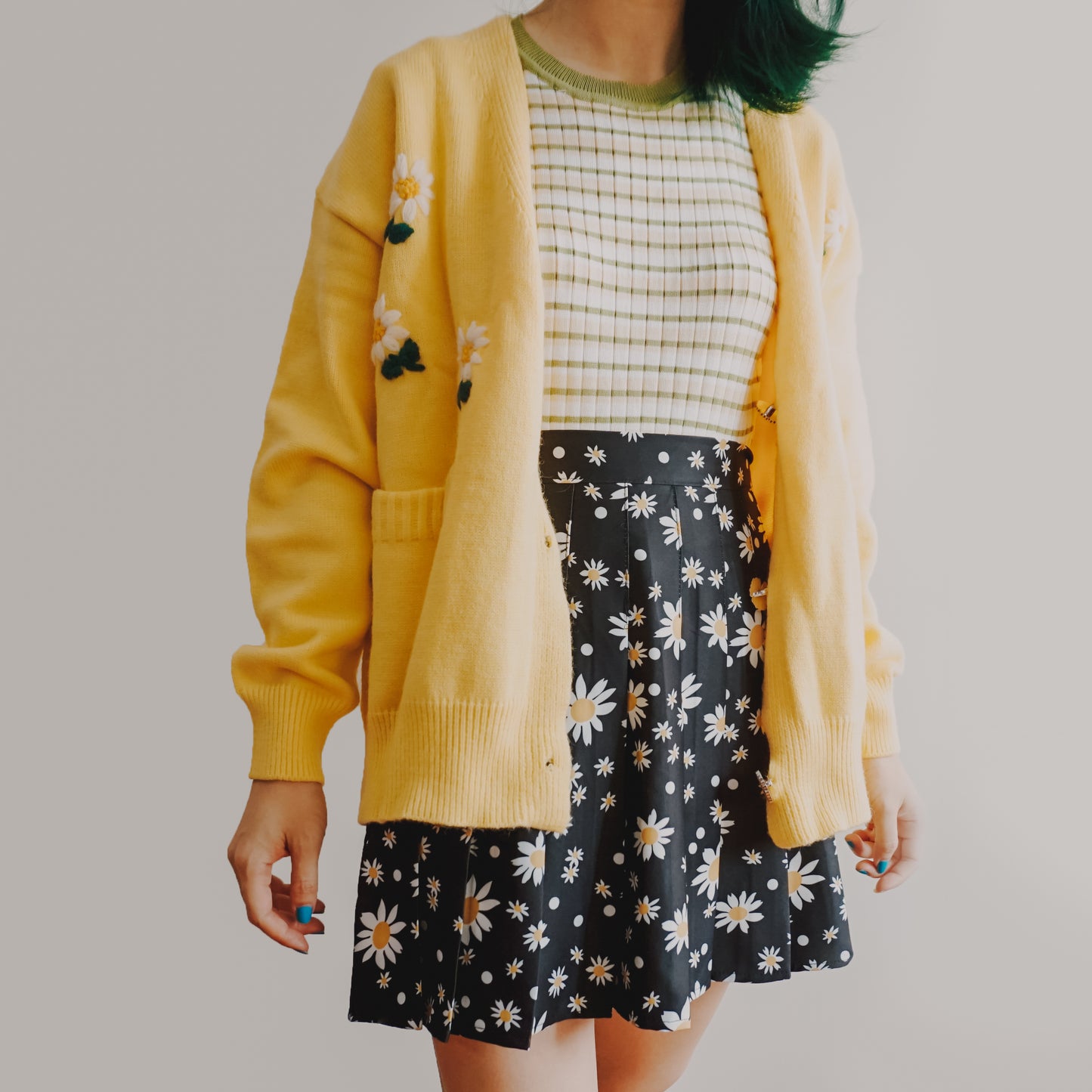 Embroidered Daisy Cardigan (3 Colors)