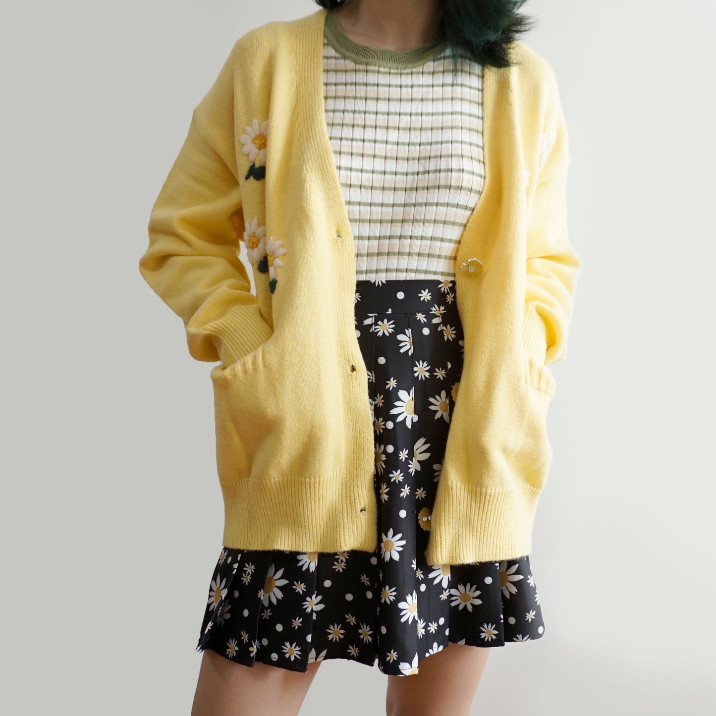 Embroidered Daisy Cardigan (3 Colors)