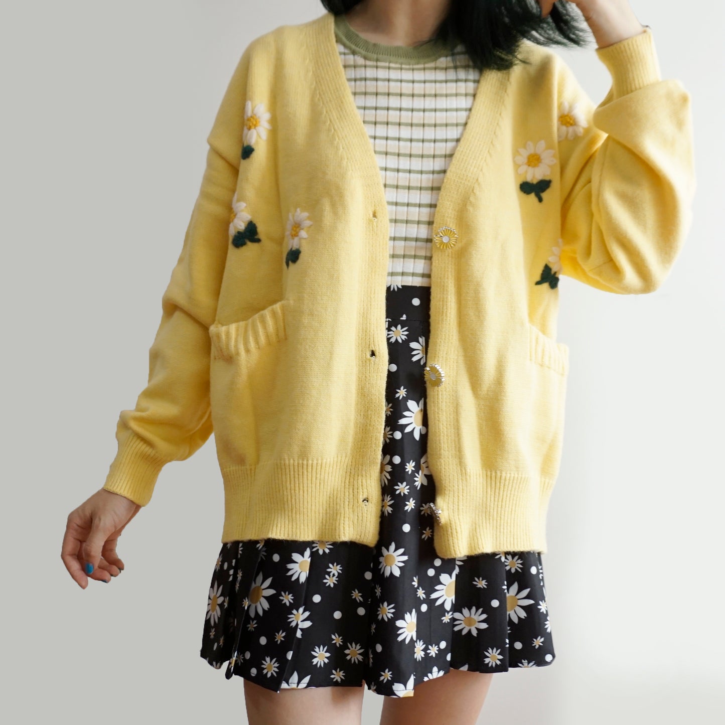 Embroidered Daisy Cardigan (3 Colors)