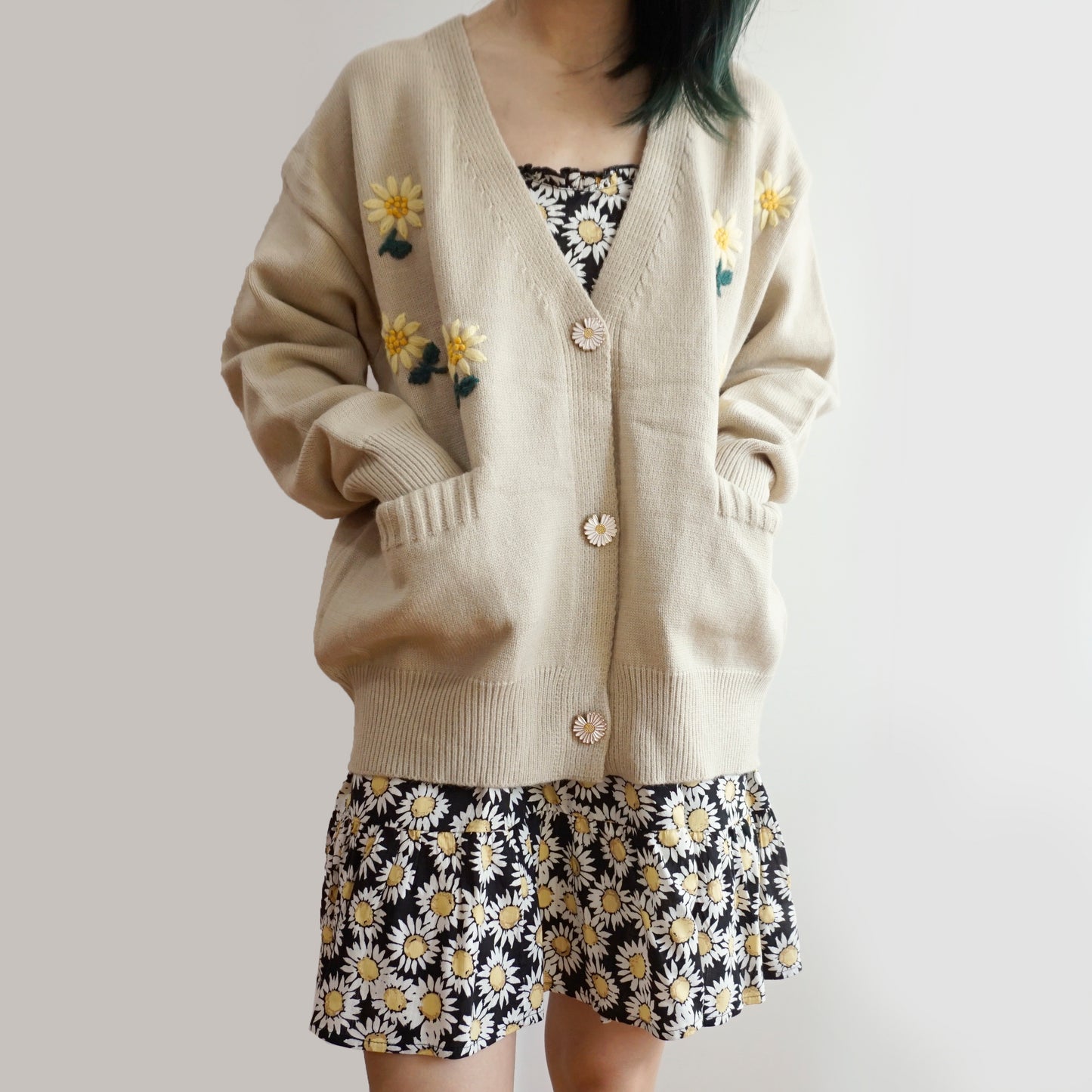 Embroidered Daisy Cardigan (3 Colors)