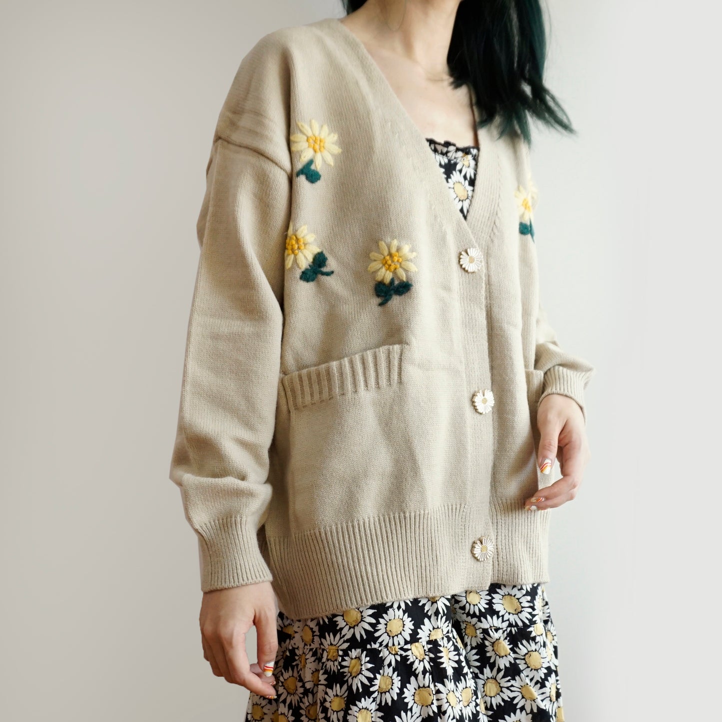 Embroidered Daisy Cardigan (3 Colors)