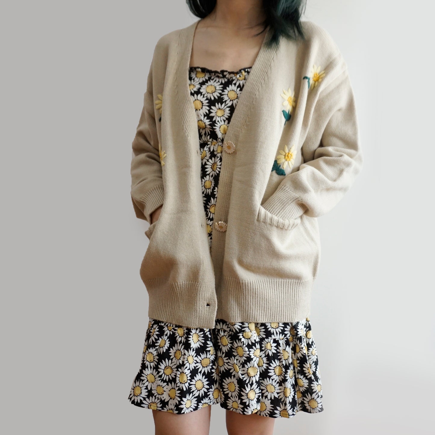 Embroidered Daisy Cardigan (3 Colors)