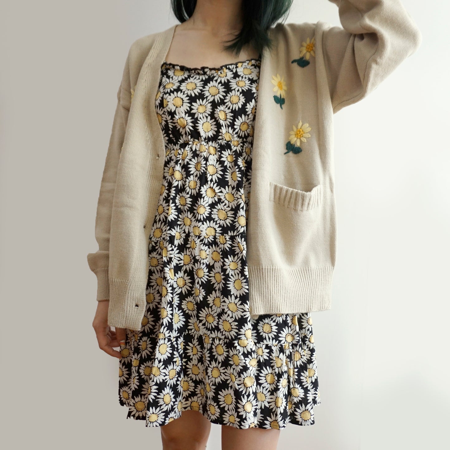 Embroidered Daisy Cardigan (3 Colors)