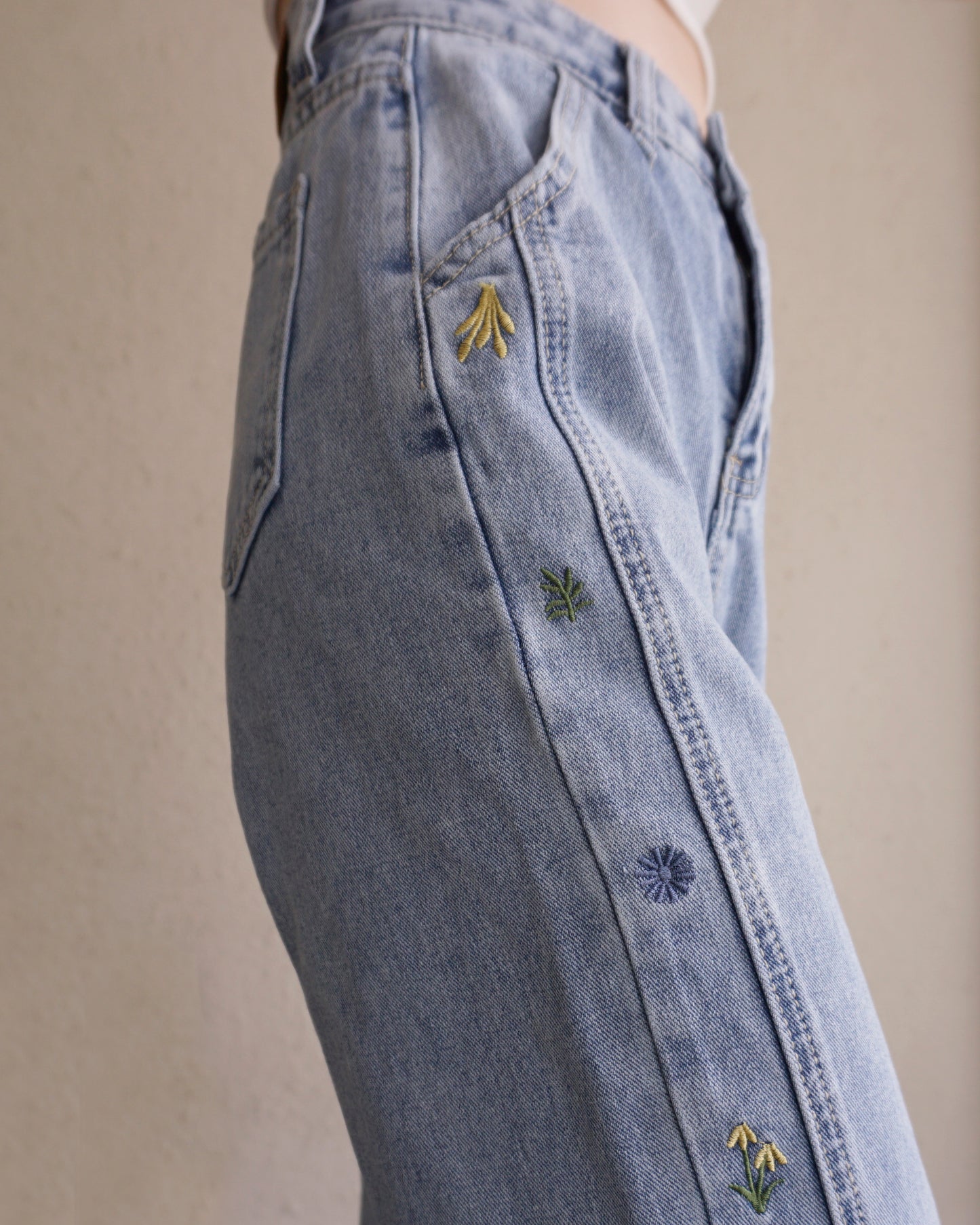 Wildflower Mom Jeans (Light Blue)
