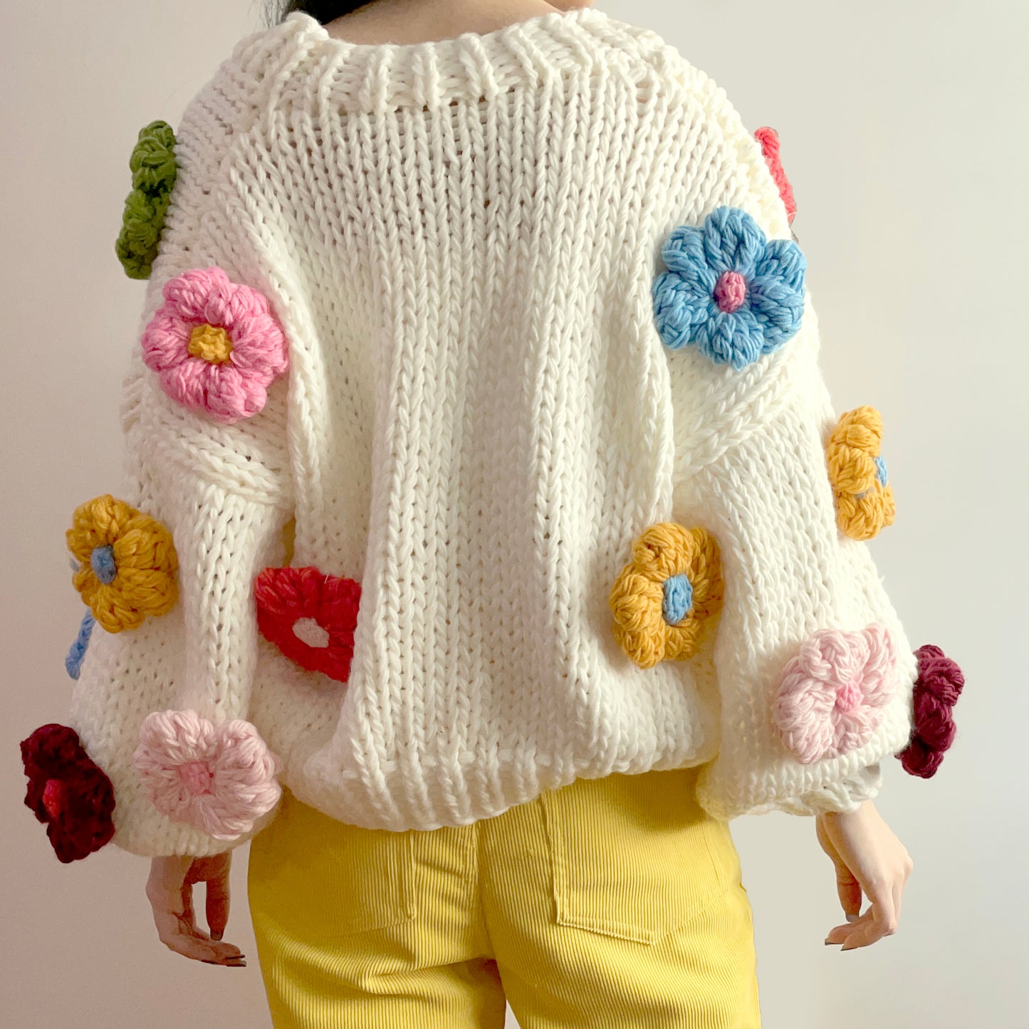 Chunky Daisy Cropped Cardigan (White/Multi)