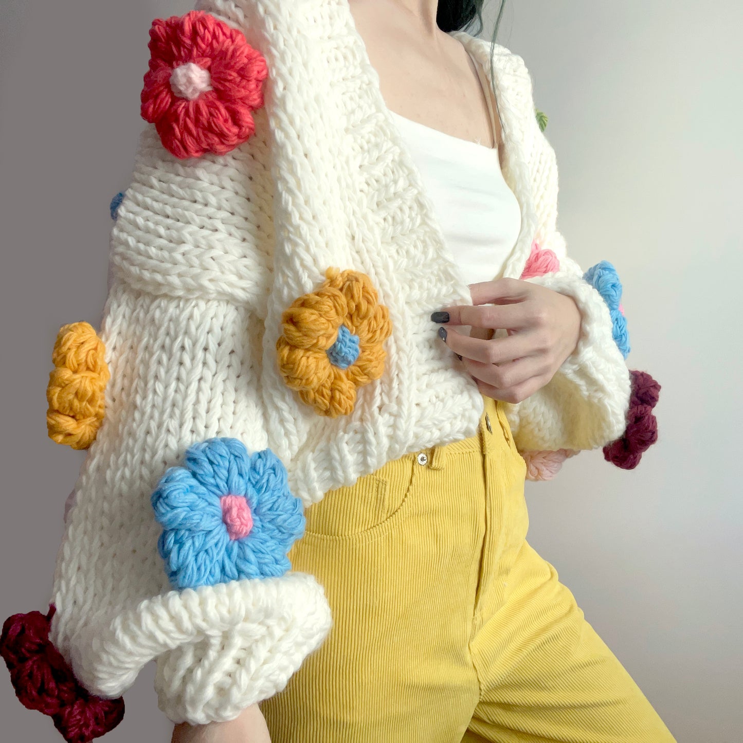 Chunky Daisy Cropped Cardigan (White/Multi)