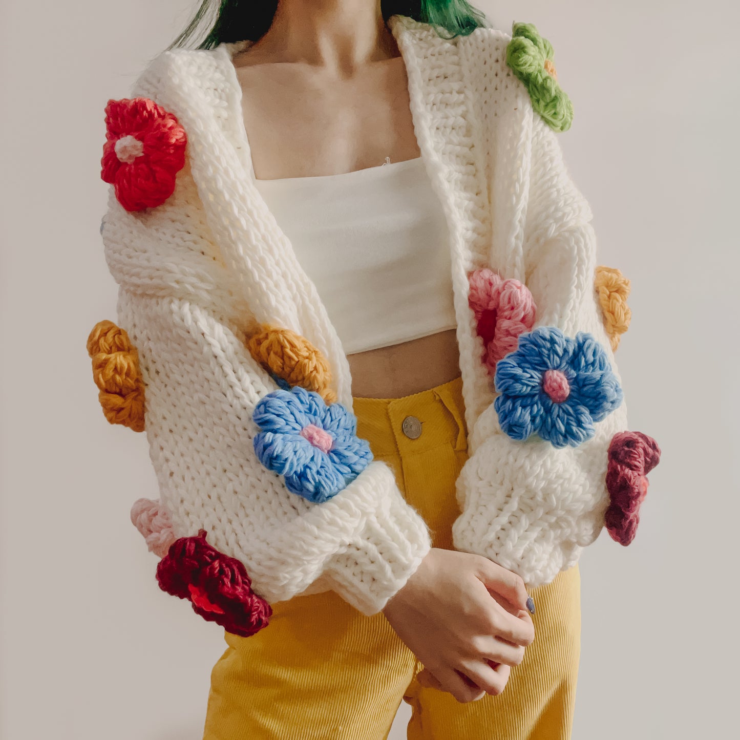 Chunky Daisy Cropped Cardigan (White/Multi)